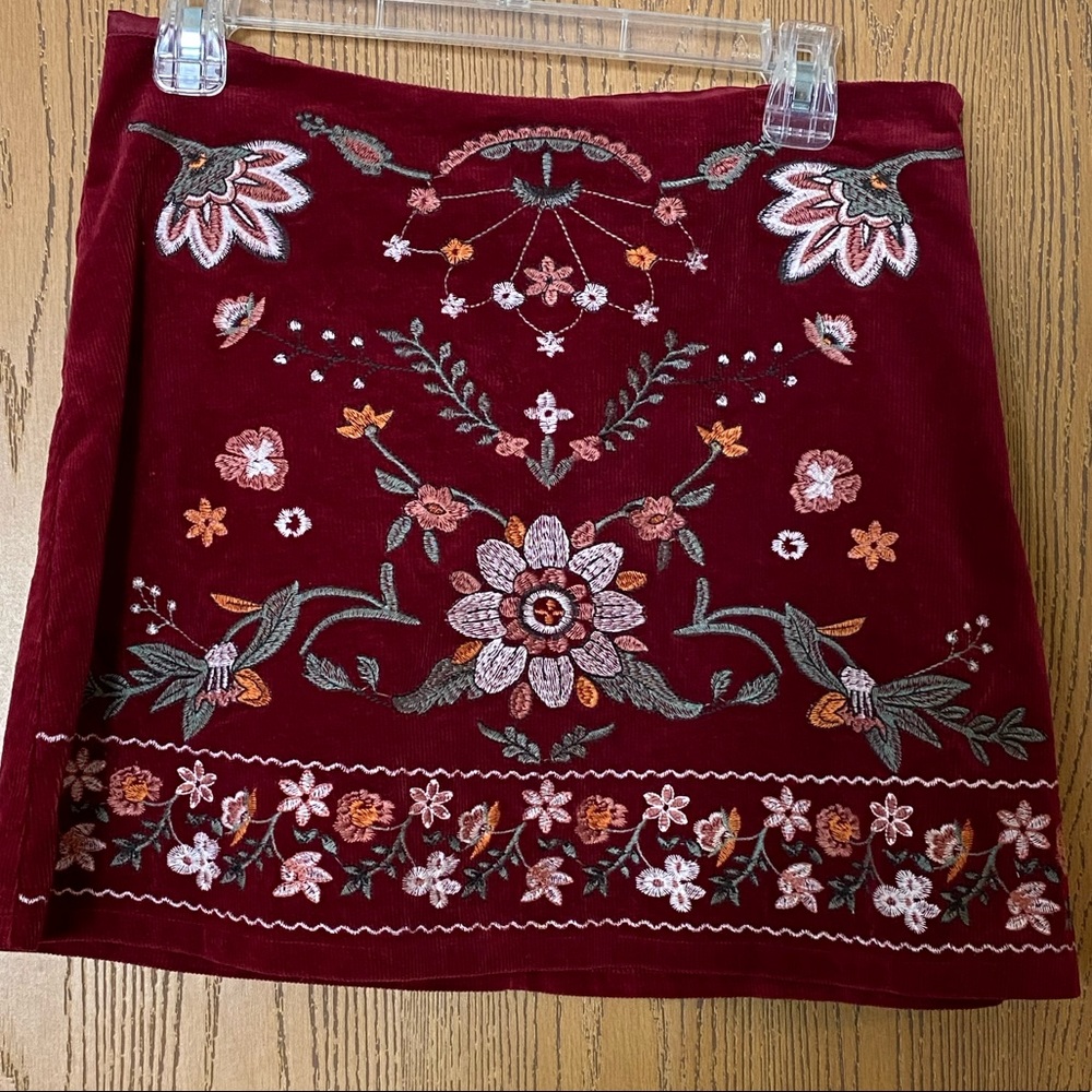 Mini embroidered skirt